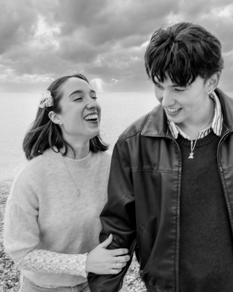 Portrait de couple à la plage